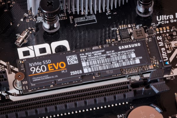 SSD NVMe Là Gì? Ưu Điểm Và Nhược Điểm Của Ổ Cứng SSD NVMe SSD NVMe Là Gì? Ưu Điểm Và Nhược Điểm Của Ổ Cứng SSD NVMe